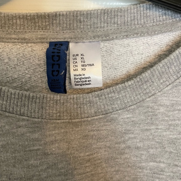H&M Crewneck - Picture 3 of 3